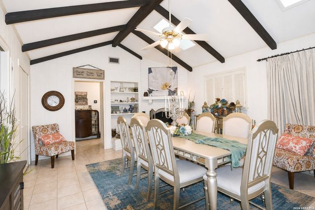 608 F ST, Floresville, TX 78114