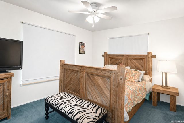 608 F ST, Floresville, TX 78114