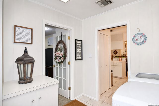 608 F ST, Floresville, TX 78114