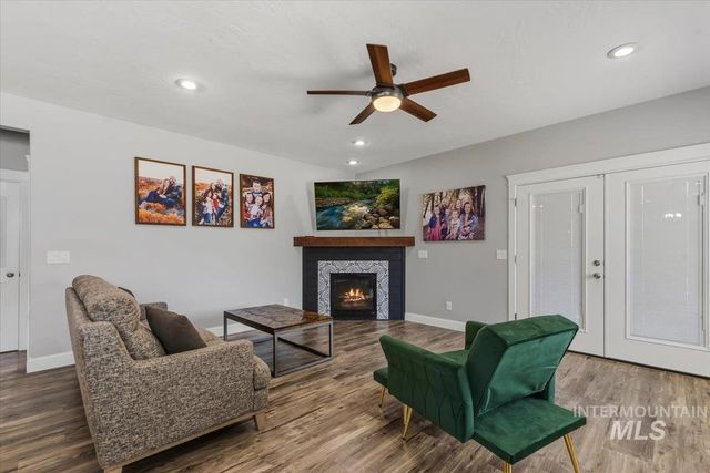 2229 W Rock Creek Dr., Nampa, ID 83686