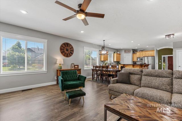 2229 W Rock Creek Dr., Nampa, ID 83686