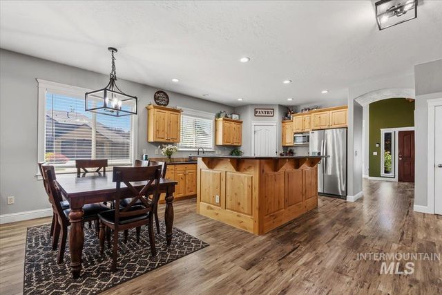 2229 W Rock Creek Dr., Nampa, ID 83686