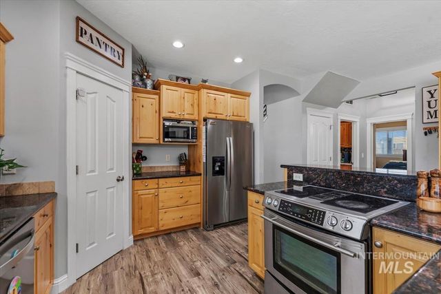 2229 W Rock Creek Dr., Nampa, ID 83686
