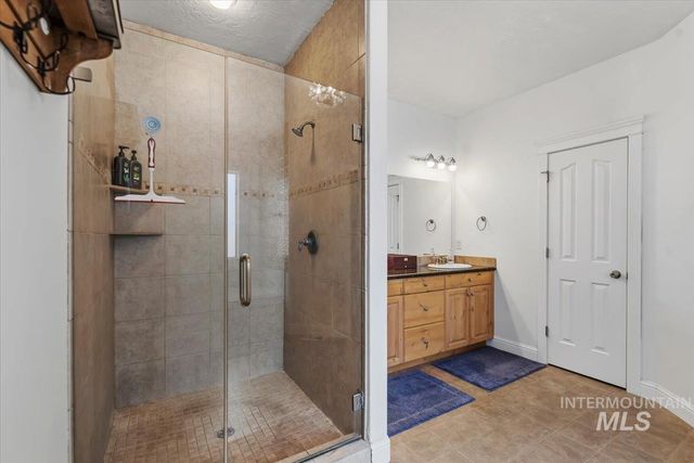2229 W Rock Creek Dr., Nampa, ID 83686
