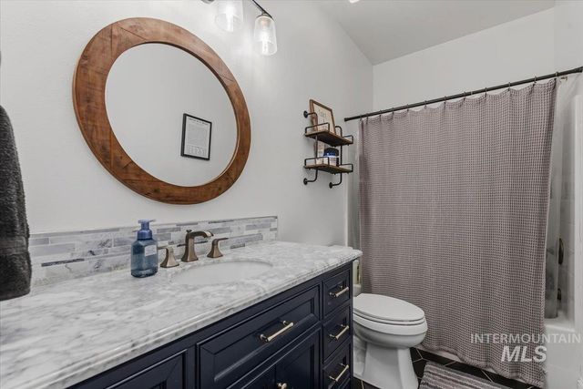 2229 W Rock Creek Dr., Nampa, ID 83686