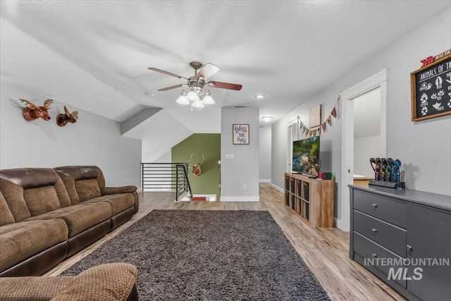 2229 W Rock Creek Dr., Nampa, ID 83686