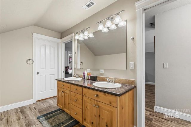 2229 W Rock Creek Dr., Nampa, ID 83686