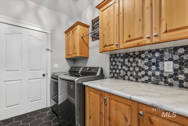 2229 W Rock Creek Dr., Nampa, ID 83686