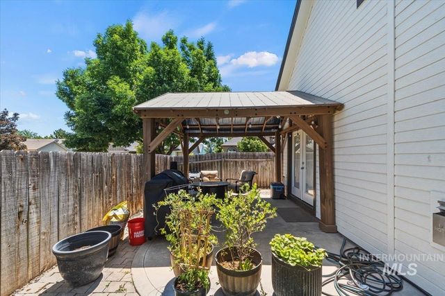 2229 W Rock Creek Dr., Nampa, ID 83686