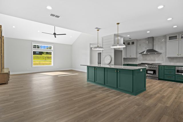 125 CR 387D, Henderson, TX 75654