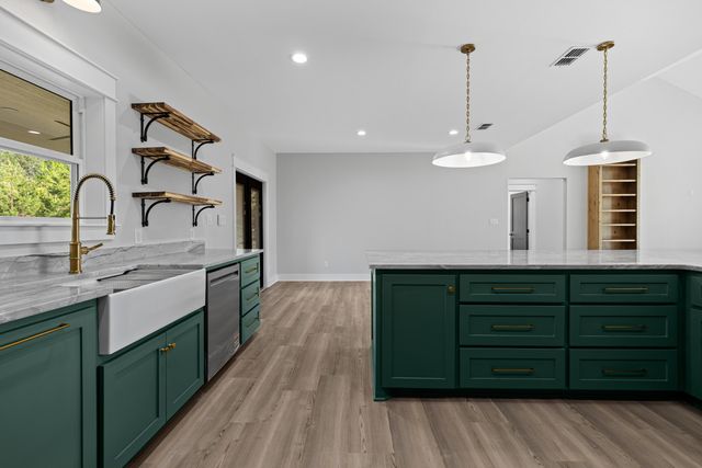 125 CR 387D, Henderson, TX 75654