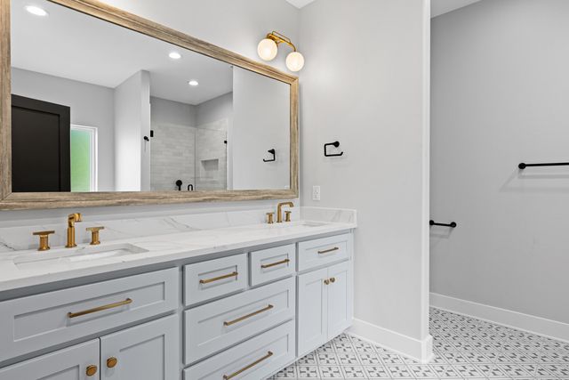 125 CR 387D, Henderson, TX 75654