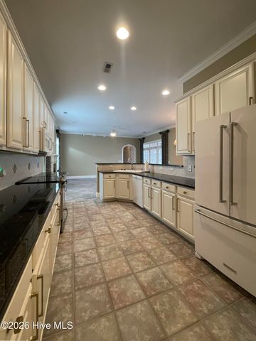 4300 Peninsula Point, Greenville, NC 27834