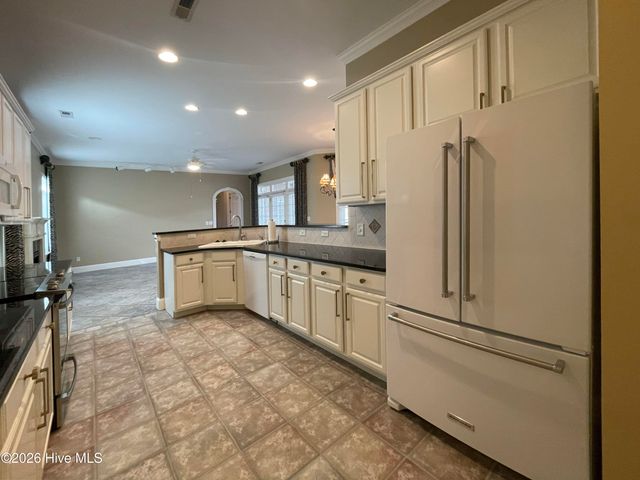 4300 Peninsula Point, Greenville, NC 27834