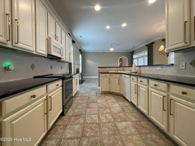 4300 Peninsula Point, Greenville, NC 27834