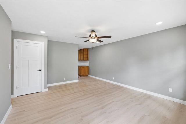 1332 Golden Valley Drive, Bettendorf, IA 52722