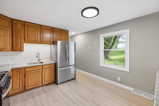 1332 Golden Valley Drive, Bettendorf, IA 52722
