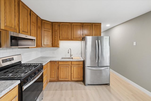 1332 Golden Valley Drive, Bettendorf, IA 52722