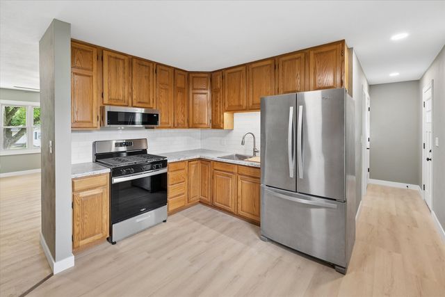 1332 Golden Valley Drive, Bettendorf, IA 52722