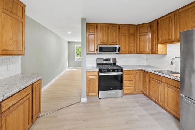 1332 Golden Valley Drive, Bettendorf, IA 52722