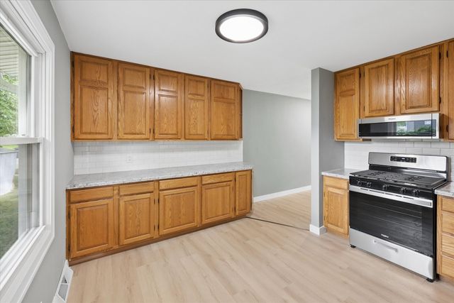 1332 Golden Valley Drive, Bettendorf, IA 52722