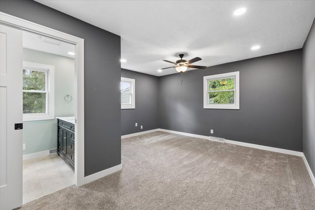 1332 Golden Valley Drive, Bettendorf, IA 52722
