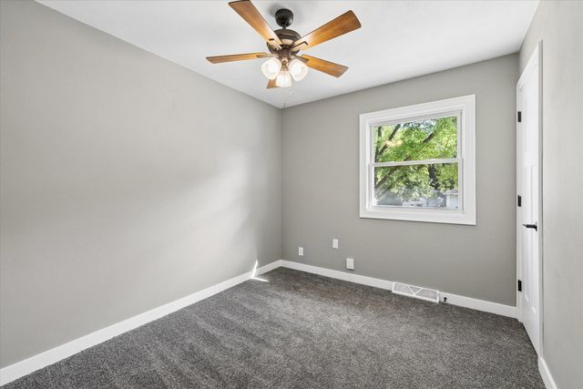 1332 Golden Valley Drive, Bettendorf, IA 52722