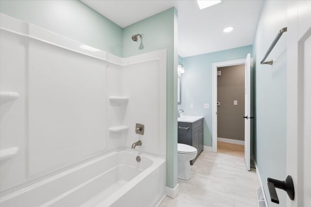 1332 Golden Valley Drive, Bettendorf, IA 52722