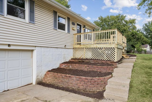 1332 Golden Valley Drive, Bettendorf, IA 52722