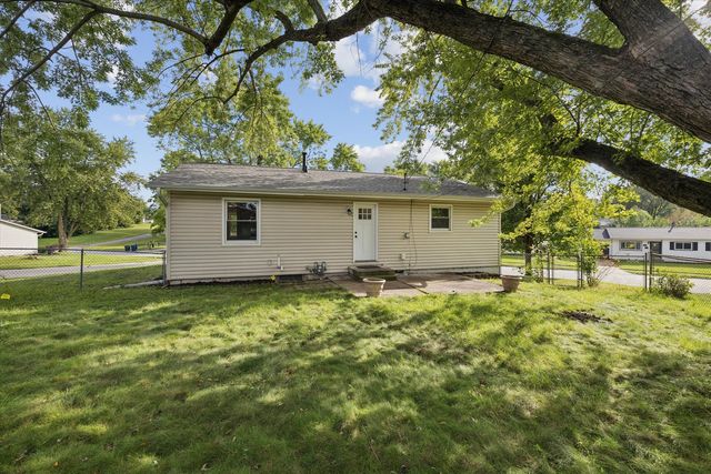 1332 Golden Valley Drive, Bettendorf, IA 52722