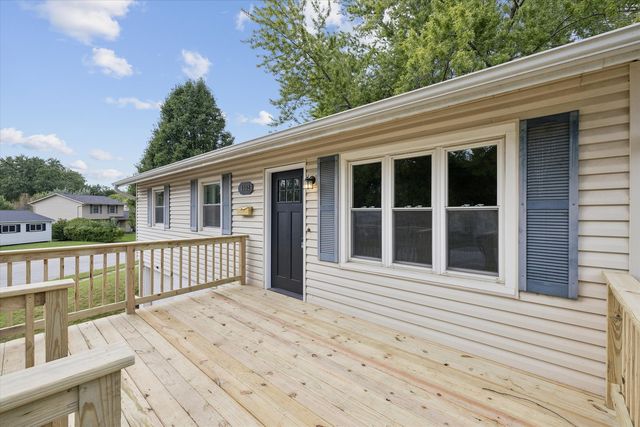 1332 Golden Valley Drive, Bettendorf, IA 52722