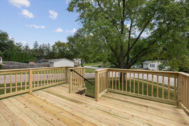 1332 Golden Valley Drive, Bettendorf, IA 52722