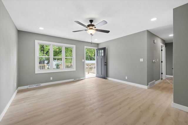 1332 Golden Valley Drive, Bettendorf, IA 52722