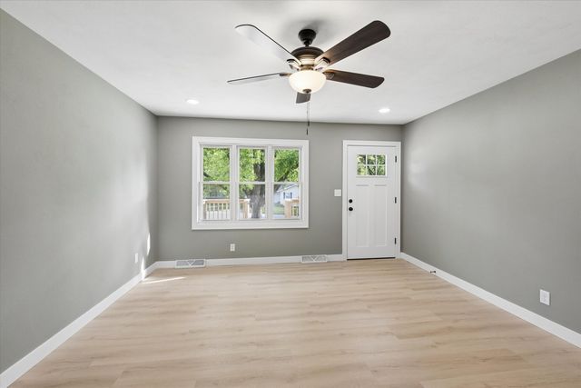 1332 Golden Valley Drive, Bettendorf, IA 52722
