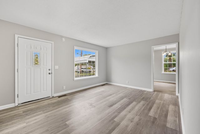 800 Helton Dr, Clarksville, TN 37042