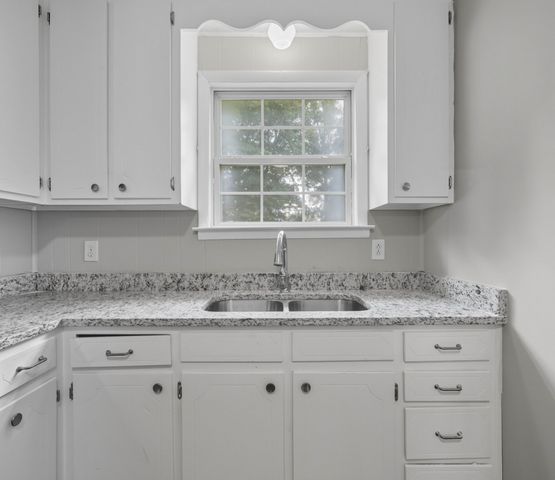 800 Helton Dr, Clarksville, TN 37042