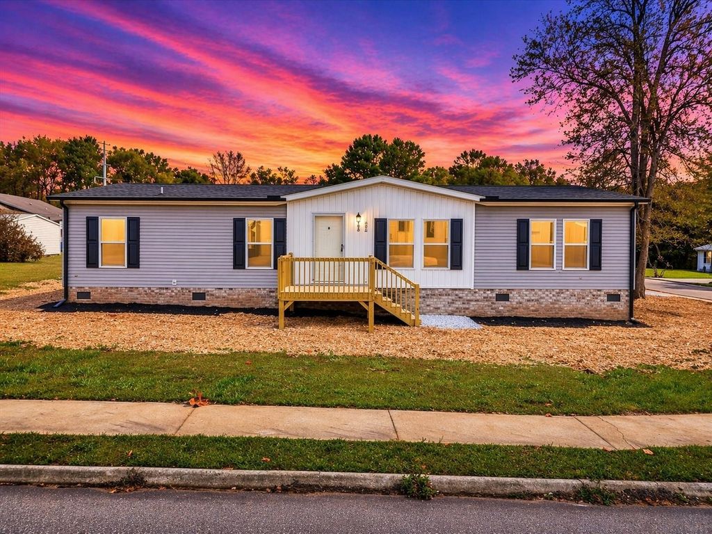 203 Lakanwood Lane, Greenville, SC 29673