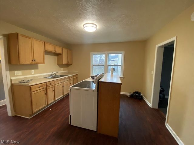 7131 Park Avenue, Cleveland, OH 44105