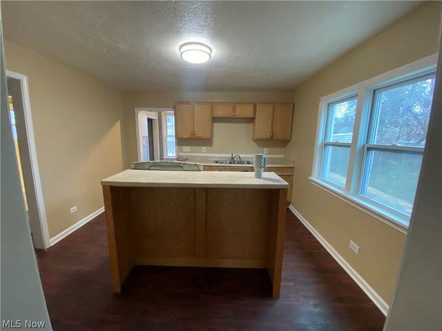 7131 Park Avenue, Cleveland, OH 44105
