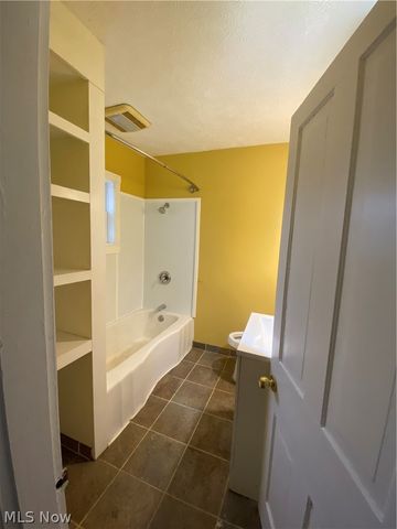 7131 Park Avenue, Cleveland, OH 44105