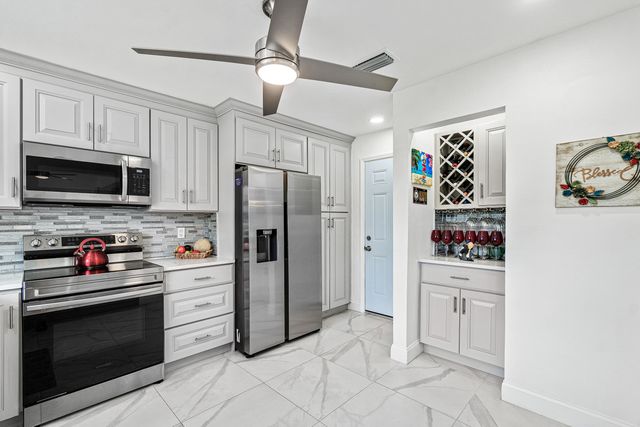 10127 Eaglewood Terrace A, Boynton Beach, FL 33436