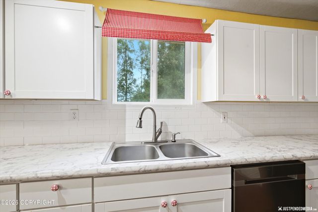 8106 Loganberry, Anchorage, AK 99502