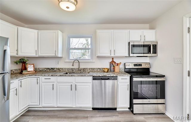 714 Lynn Haven Lane, Hazelwood, MO 63042