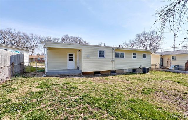 714 Lynn Haven Lane, Hazelwood, MO 63042