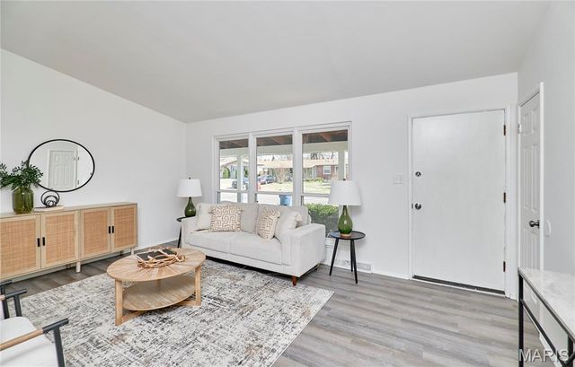 714 Lynn Haven Lane, Hazelwood, MO 63042