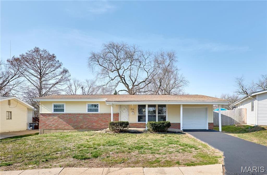 714 Lynn Haven Lane, Hazelwood, MO 63042