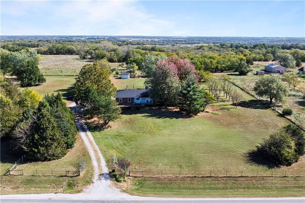 28431 Woodland Road, Paola, KS 66071