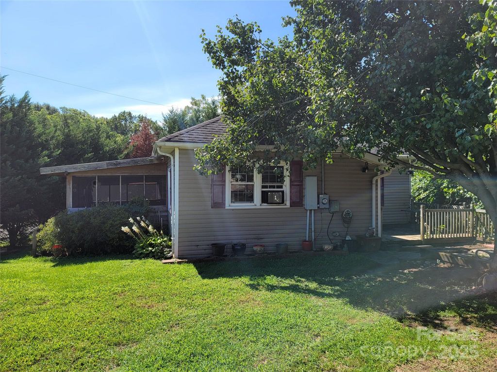 1884 Hilltop Circle, Gastonia, NC 28054