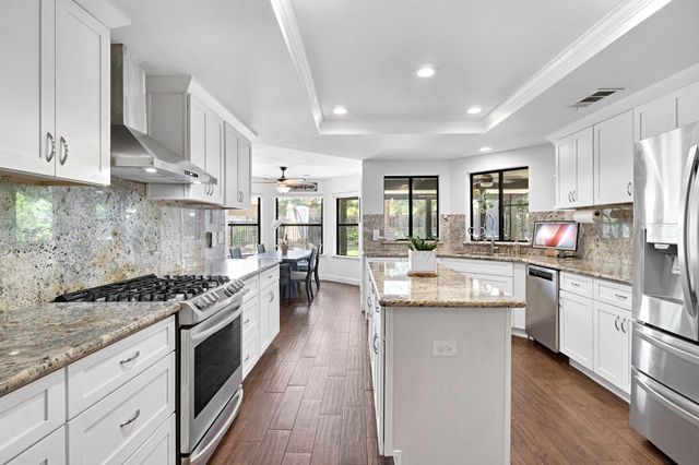 8814 N Spalding Avenue, Fresno, CA 93720