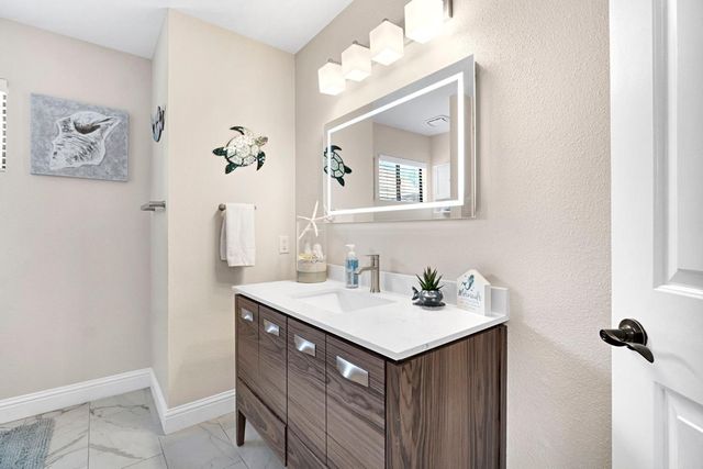 8814 N Spalding Avenue, Fresno, CA 93720